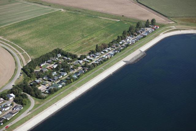Bungalow Aan De Thoolse Kust Poortvliet Bagian luar foto