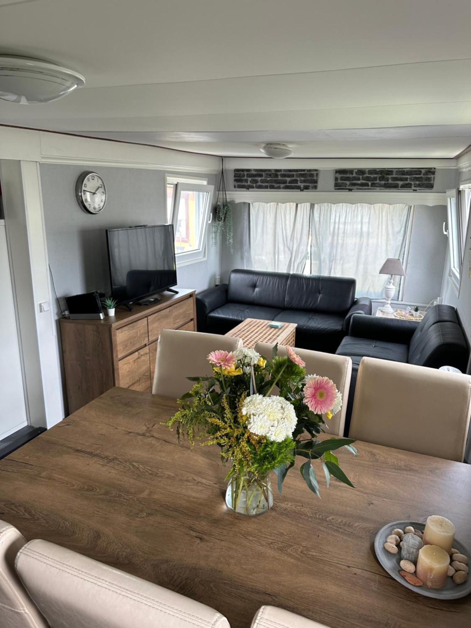 Bungalow Aan De Thoolse Kust Poortvliet Bagian luar foto